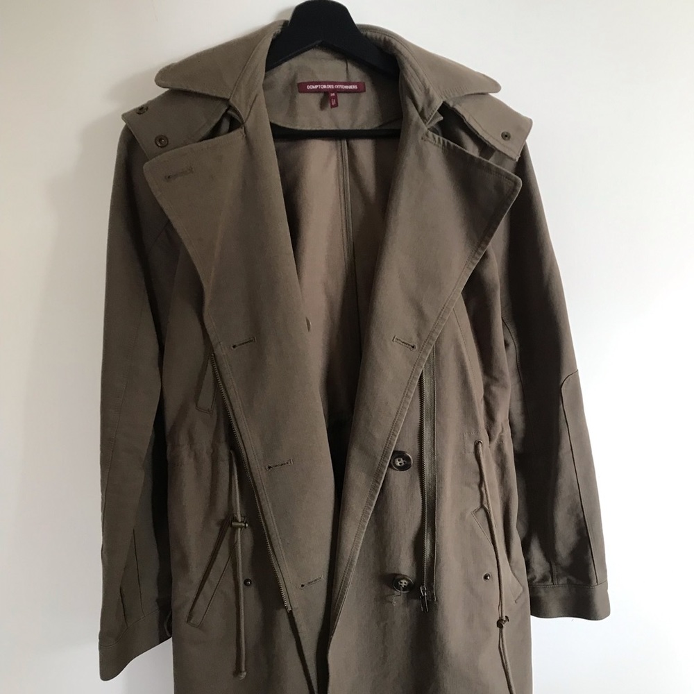 Comptoir Des Cotonniers trench coat in khaki green. With hood.